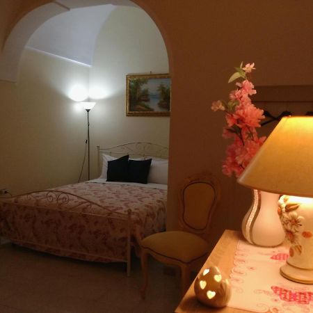 L 'Alcova Holidays Home Centro Storico 세글리에 메사피카 외부 사진